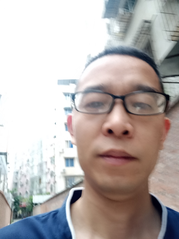 眼镜的第一张照片--厦门相亲服务中心