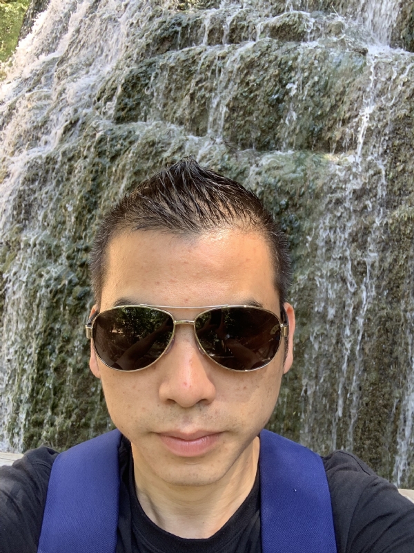 高兴的第二张照片--厦门相亲服务中心