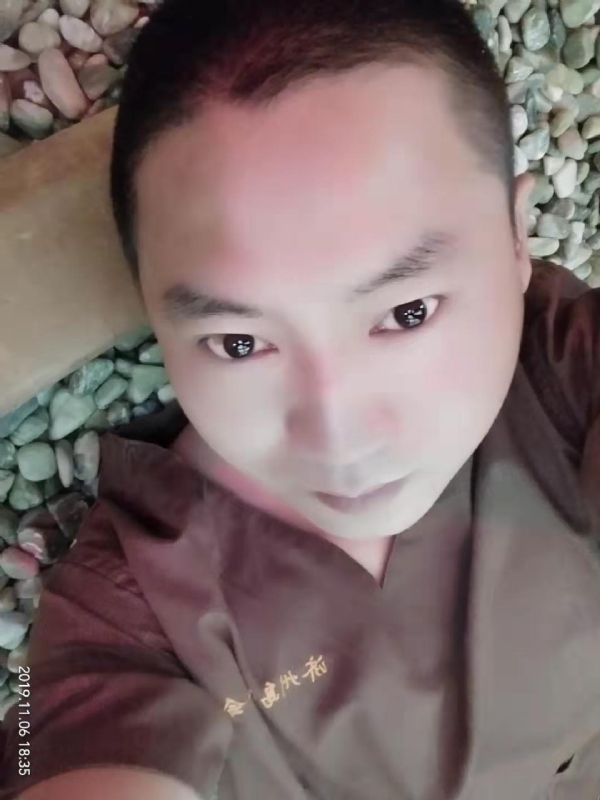 红枫叶的第一张照片--厦门相亲服务中心