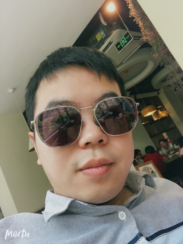 月台等路人的第一张照片--厦门相亲服务中心