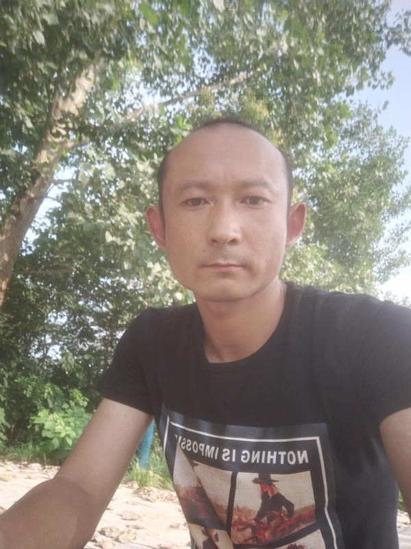 80大叔的第一张照片--厦门相亲服务中心