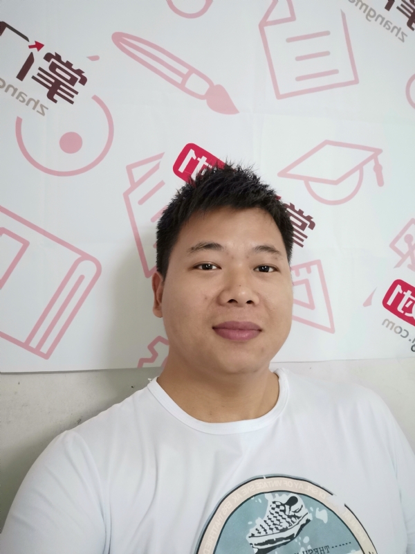 轻静地行走着的第一张照片--厦门相亲服务中心