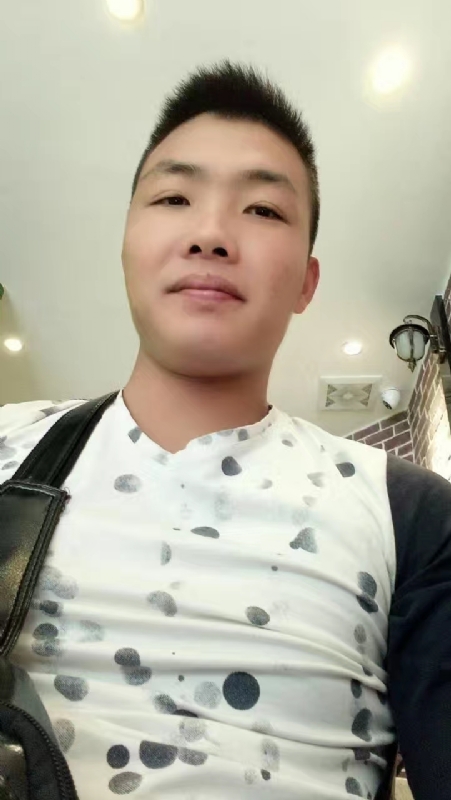 吃生蚝的小乖乖的第一张照片--厦门相亲服务中心