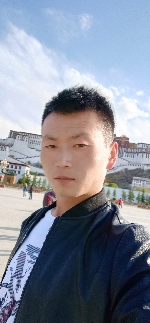 阳光下的小草的第一张照片--厦门相亲服务中心