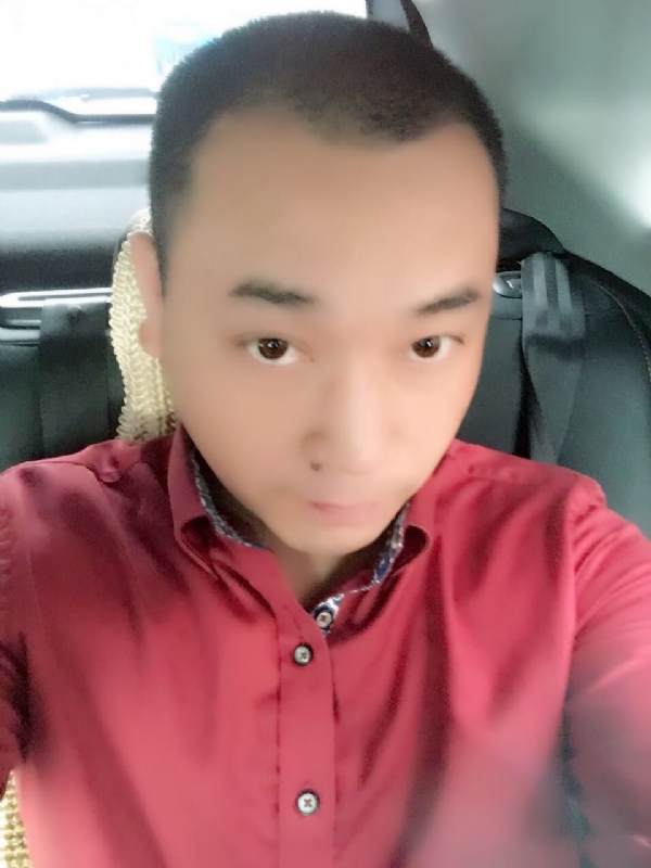 在一个路口等的第一张照片--厦门相亲服务中心