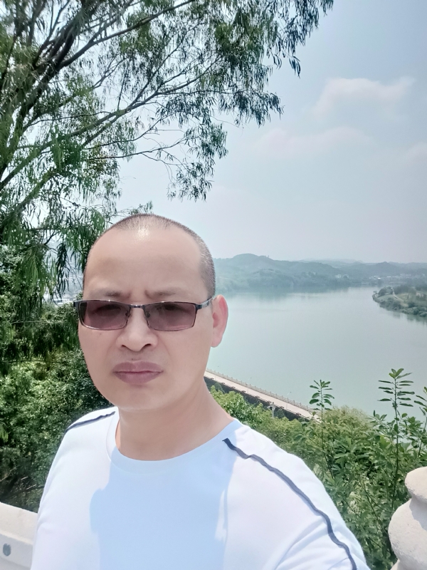 随缘随性的第一张照片--厦门相亲服务中心