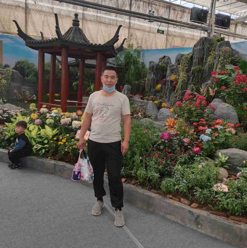 受伤的痴情男的第一张照片--厦门相亲服务中心