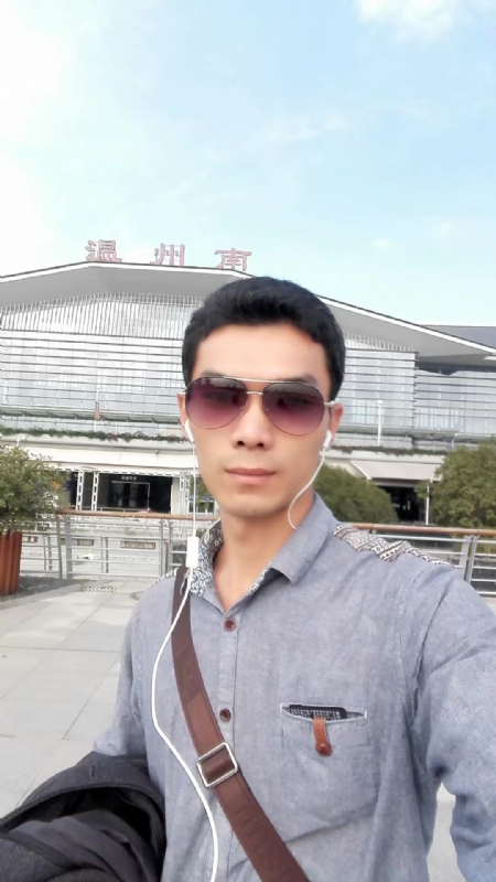 错把真心喂了狗的第三张照片--厦门相亲服务中心