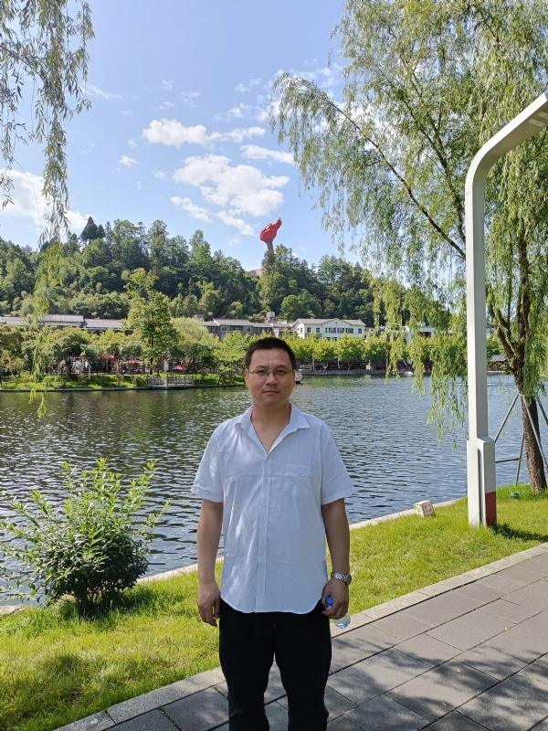 风雨相伴的第一张照片--厦门相亲服务中心