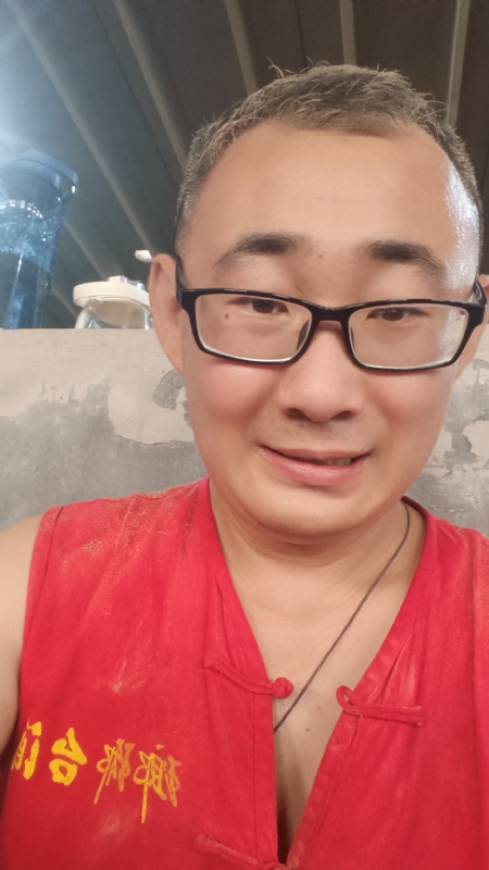 黑黑一笑的第二张照片--厦门相亲服务中心