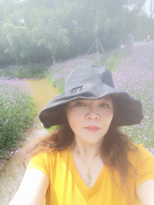 宛霞的第三张照片--厦门相亲服务中心