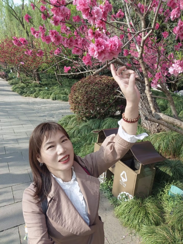 丽娜的第四张照片--厦门相亲服务中心