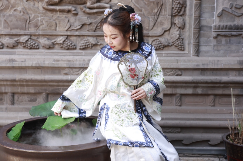 认真的雪的第一张照片--厦门相亲服务中心